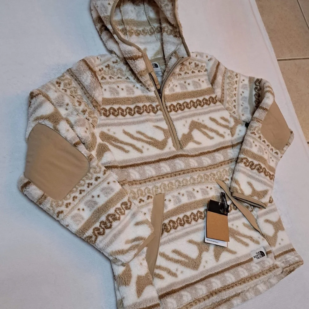 THE NORTH FACE 
Printed Campshire Fleece Pullover Hoodie - Picture 3 of 11